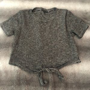 Gray crop top with a knot